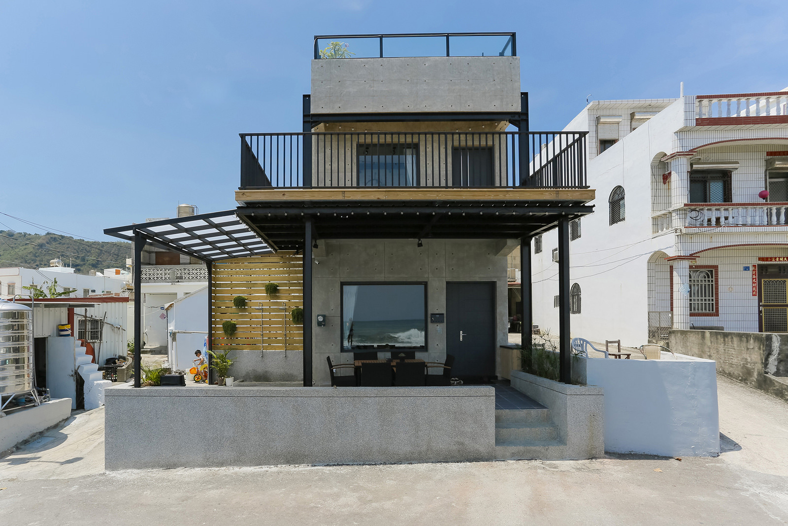 草兒在海邊外觀